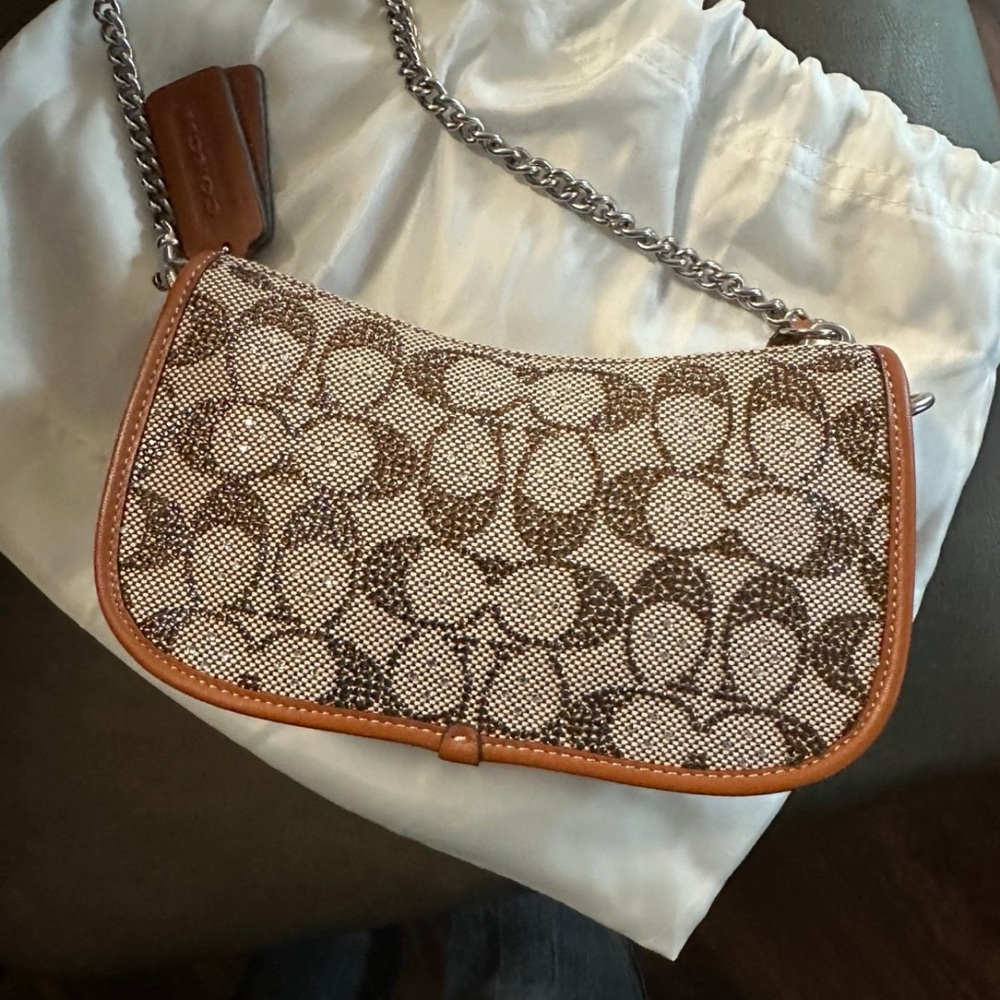 Coach Swinger 20 In Crystal Signature Jacquard